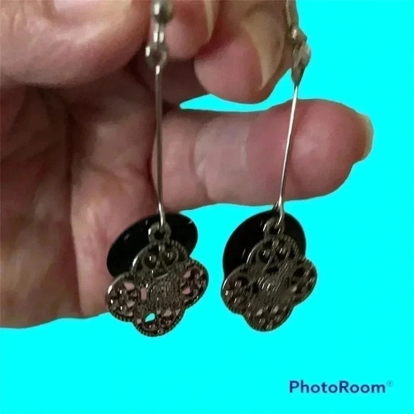 Earrings - Picture 1 of 3